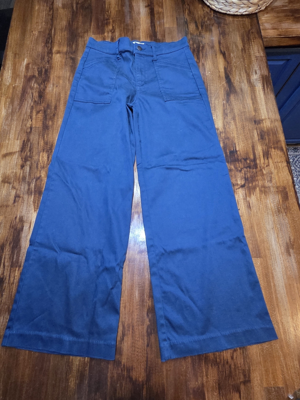 Evereve Blue Ankle Cropped Pants Size 27. Lightweight, stretch Designer Preppy